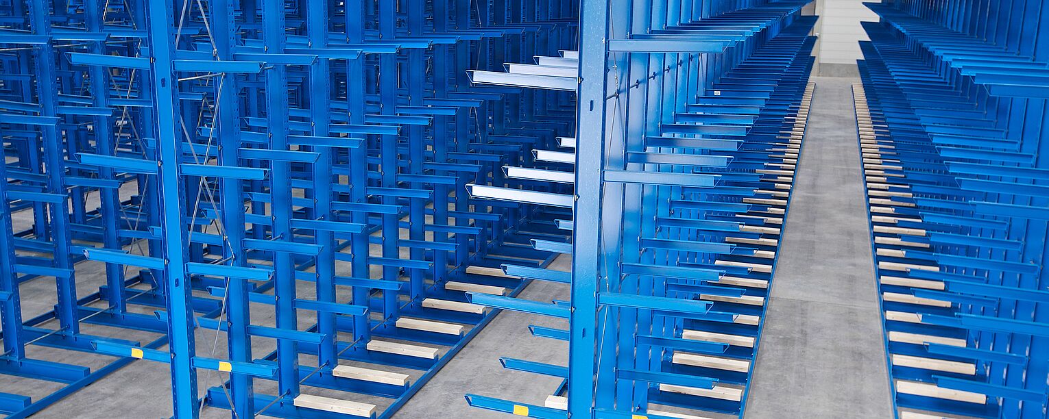 [Translate "Poland"] Cantilever racking for narrow aisle