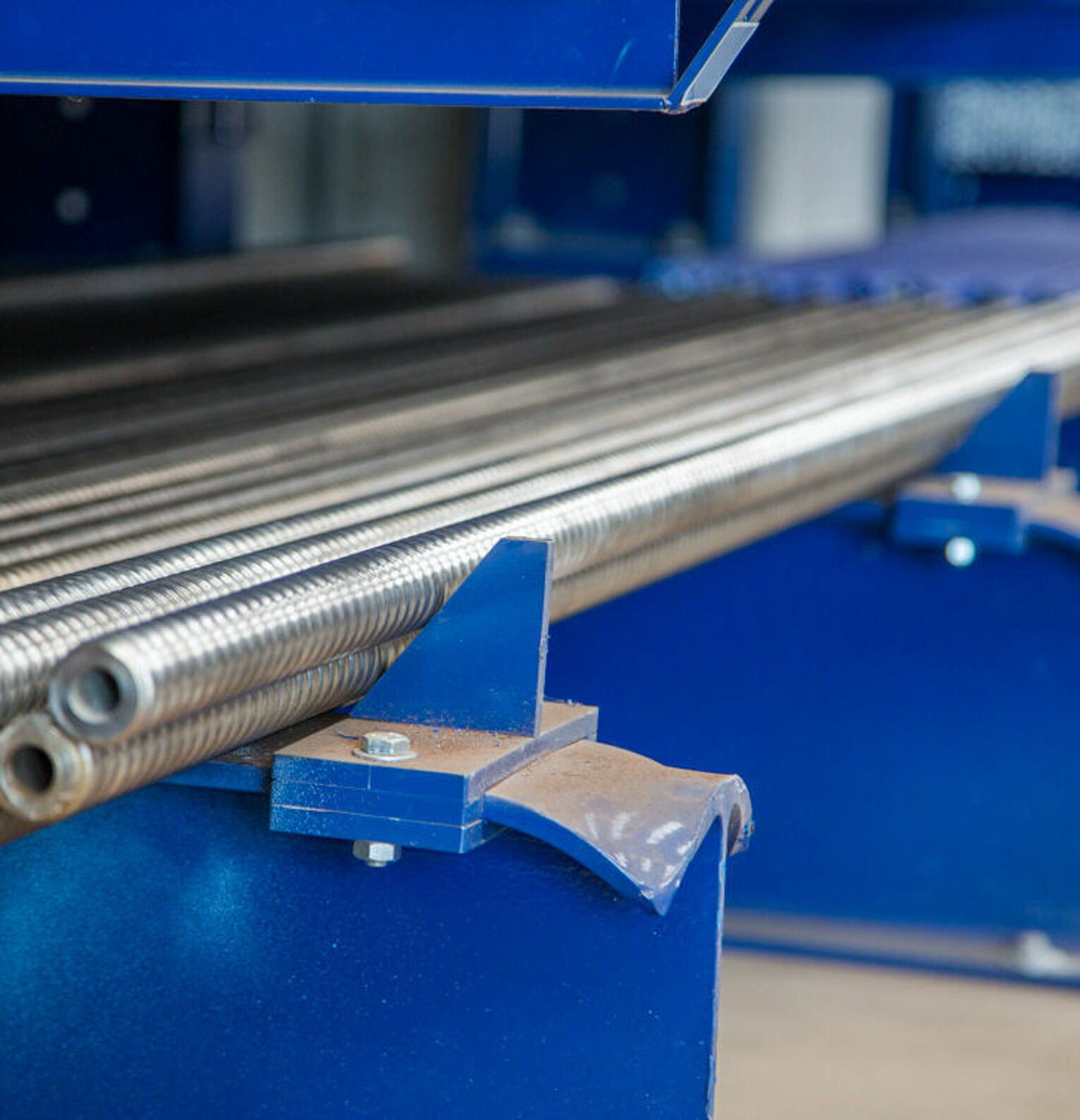 [Translate "Poland"] Cantilever racking Industry solution