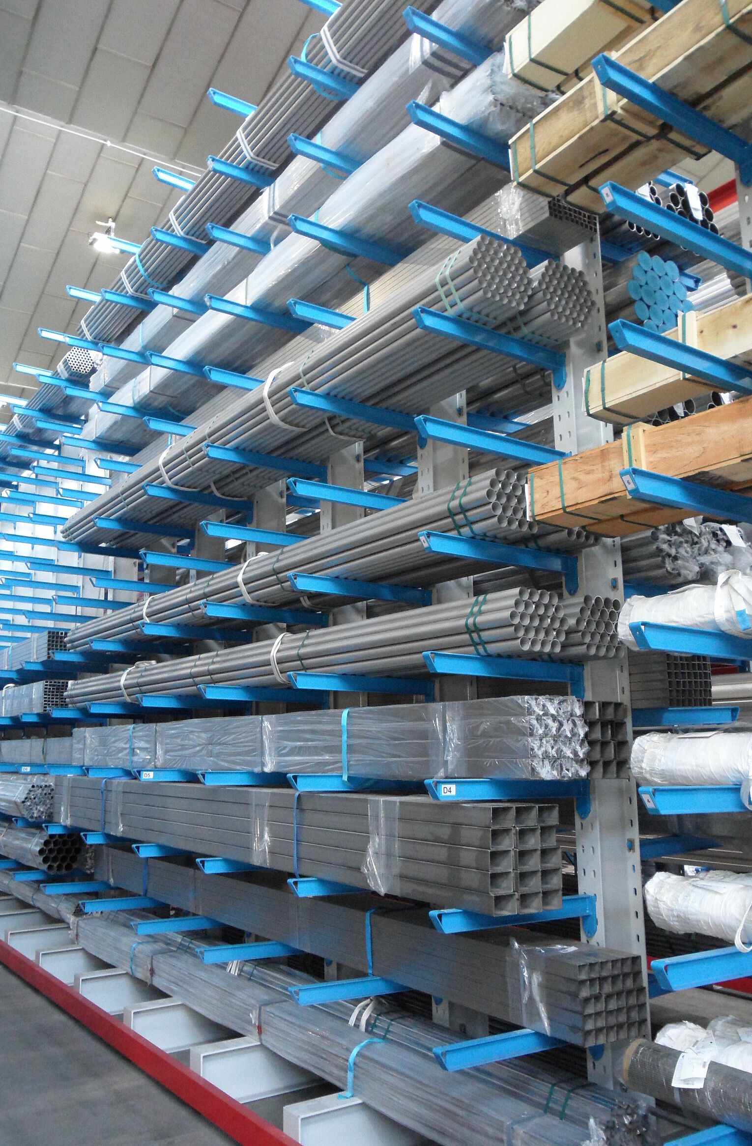[Translate "Poland"] Cantilever racking metal trade