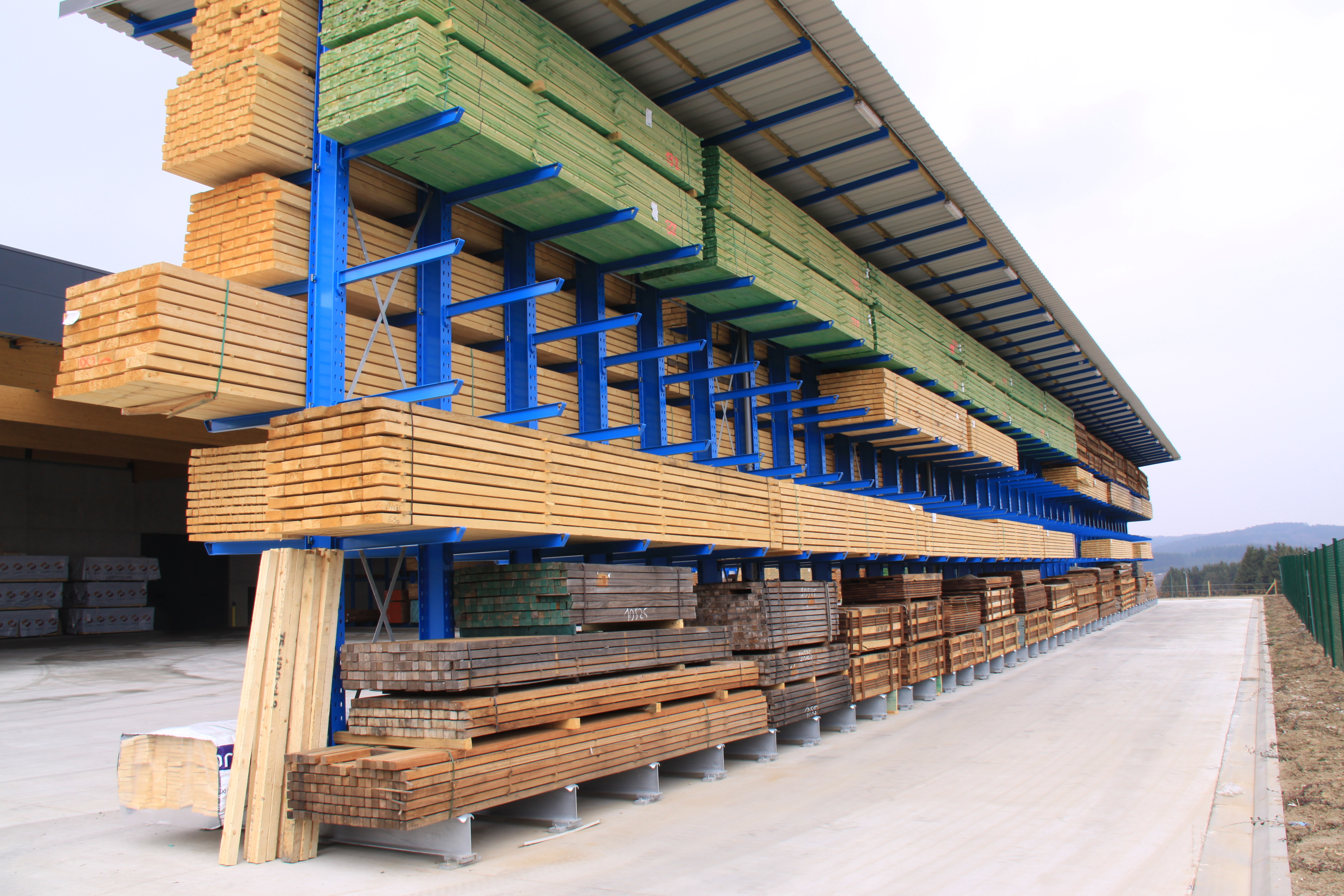 [Translate "Poland"] Cantilever racking building material