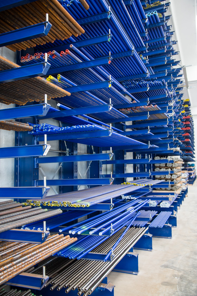 [Translate "Poland"] Cantilever racking Industry solution